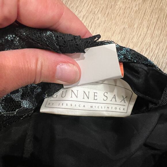 GUNNE SAX BY JESSICA MCCLINTOCK Women's Vintage Lace Peplum Dress - Picture 7 of 8